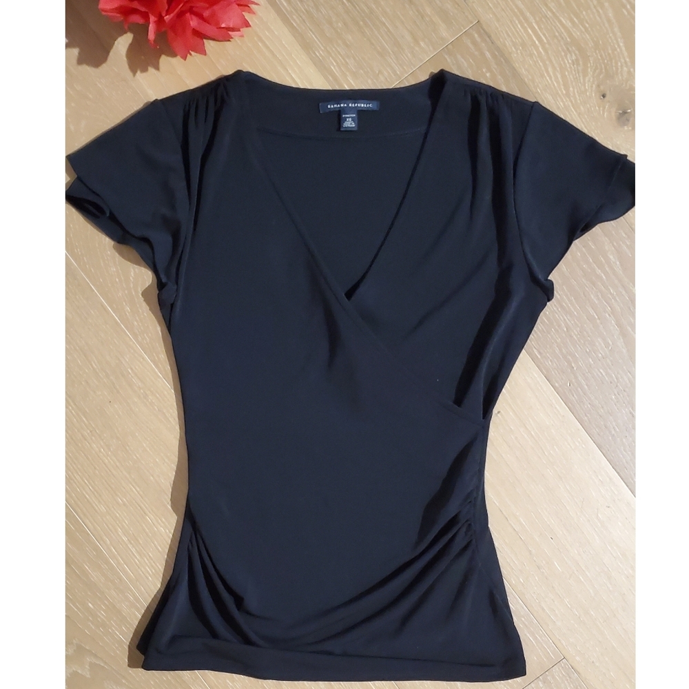 🎀 Banana Republic Black V Neck Short Sleeve Flutter Top XS